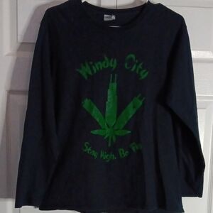 Gildan Windy City Stay High,Be Fly Men's Longsleeve Shirt Black Sz Large